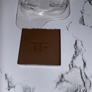 NWOB Tom Ford single eyeshadow- 05 dark victory 
Never used 
No box
Sold in pan